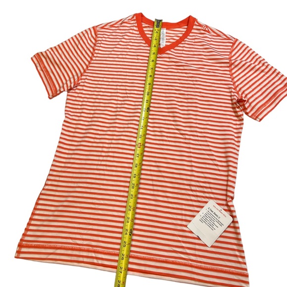 Lululemon 5 Year Basic V Cut Tee Shirt Medium - Picture 7 of 7